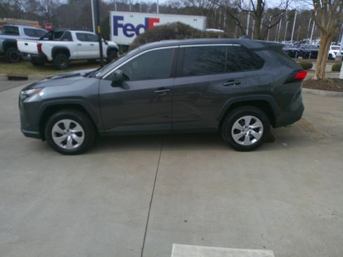 Used 2023 Toyota RAV4 LE image 9