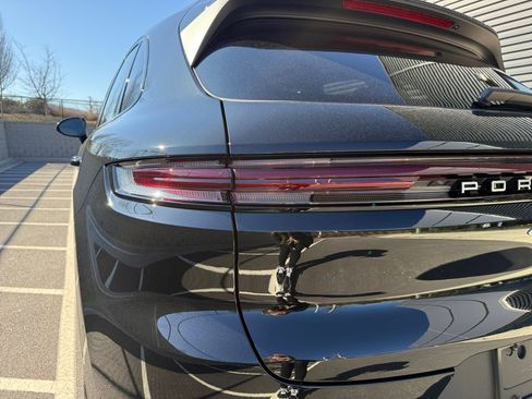 Certified 2025 Porsche Cayenne image 14