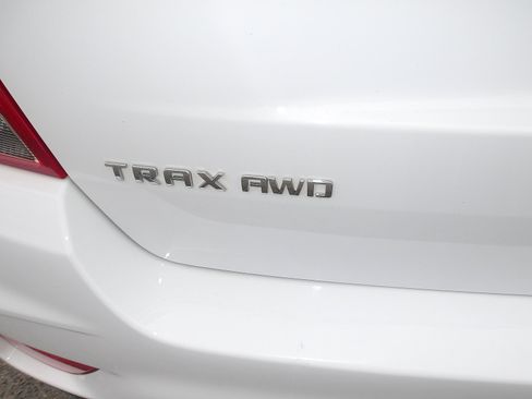 Used 2020 Chevrolet Trax LT w/ LT Convenience Package AWD/4WD image 10
