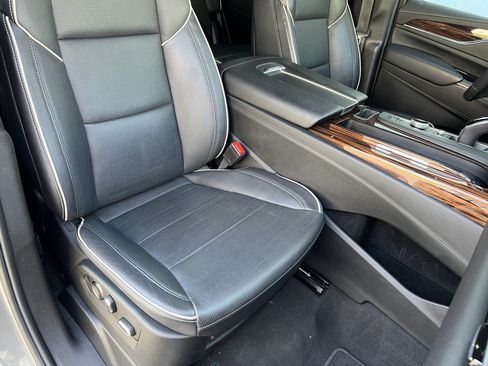 Used 2021 Cadillac Escalade Premium Luxury AWD/4WD image 27