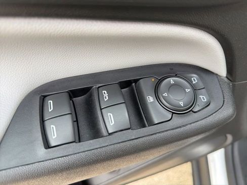 Used 2020 Chevrolet Equinox LT image 18