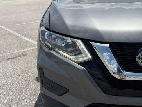Used 2019 Nissan Rogue SV w/ Premium Package FWD image 9