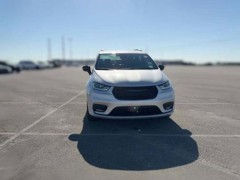 New 2026 Chrysler Pacifica Select image 17