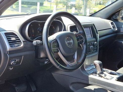 Certified 2021 Jeep Grand Cherokee Laredo image 25