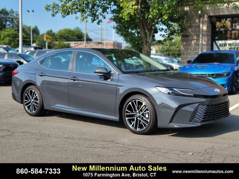 Used 2025 Toyota Camry XLE image 7