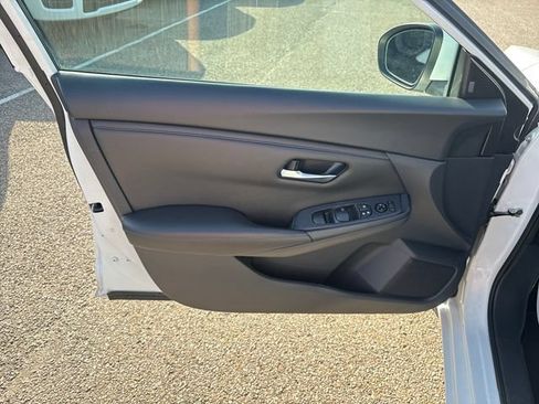 Used 2024 Nissan Sentra SV FWD image 7