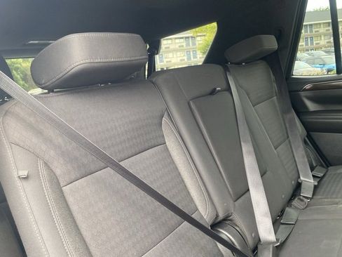 Used 2022 GMC Yukon SLE image 32