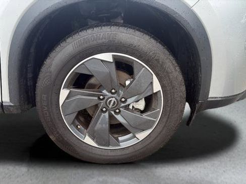 Used 2025 Nissan Rogue SV AWD/4WD image 13