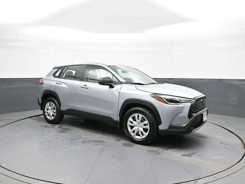 Certified 2024 Toyota Corolla Cross L image 4