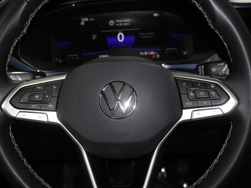 Used 2023 Volkswagen Taos SE w/ Panoramic Sunroof Package AWD/4WD image 15