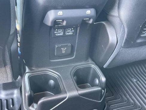 Used 2024 Jeep Wrangler Unlimited Rubicon AWD/4WD image 17