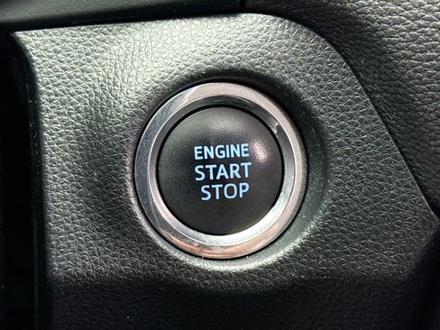 Used 2019 Toyota RAV4 XLE Premium image 9