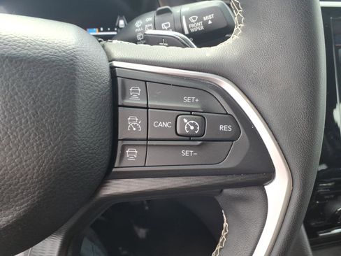 Used 2023 Jeep Grand Cherokee Altitude image 18