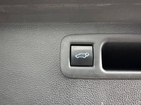 Used 2021 Toyota Highlander XSE AWD/4WD image 16