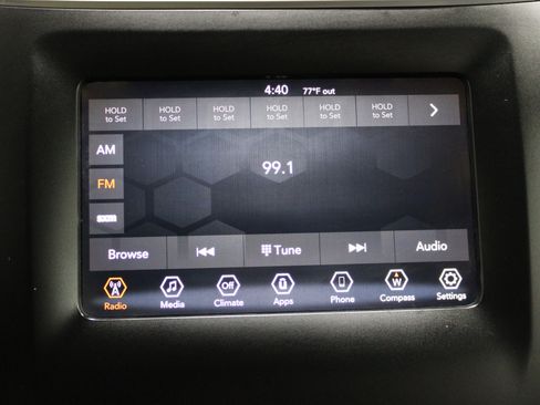 Used 2019 Jeep Cherokee Latitude Plus w/ Comfort/Convenience Group AWD/4WD image 13