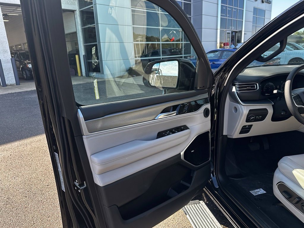 New 2027 Jeep Grand Wagoneer L Limited w/ Premium Group II AWD/4WD image 18