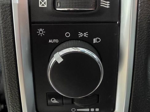 Used 2019 RAM 1500 Classic SLT image 37