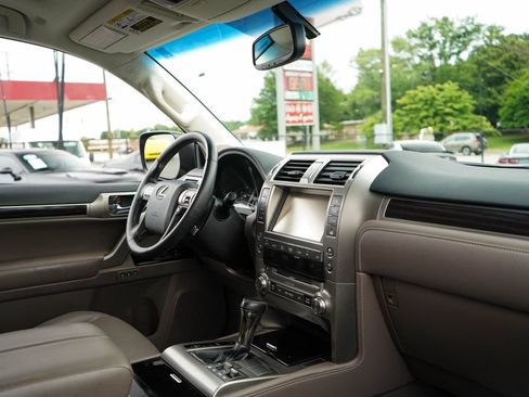 Used 2019 Lexus GX 460 w/ Navigation Package AWD/4WD image 14
