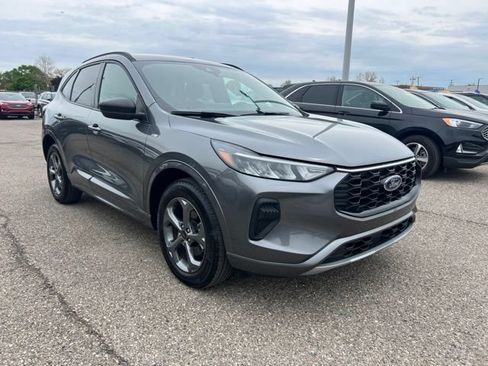 Certified 2024 Ford Escape ST-Line w/ Tech Pack #1 AWD/4WD image 3