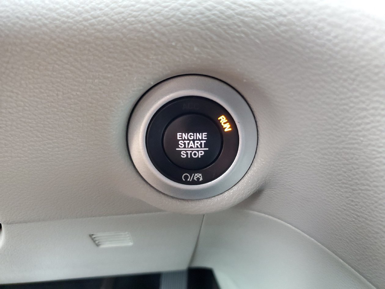 Used 2024 Chrysler Pacifica Touring-L FWD image 23