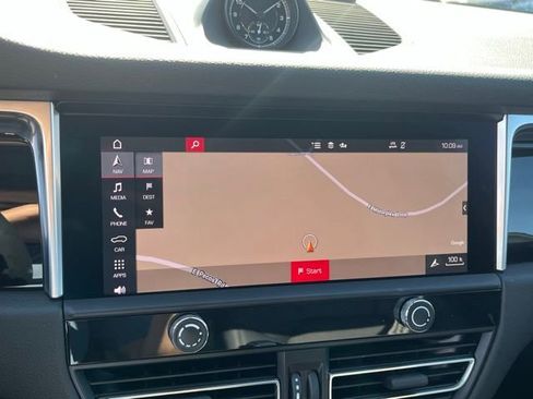 Used 2024 Porsche Macan image 18