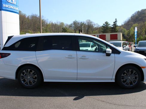 New 2026 Honda Odyssey Touring image 7