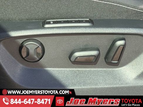 Used 2023 Volkswagen Tiguan SEL R-Line image 27