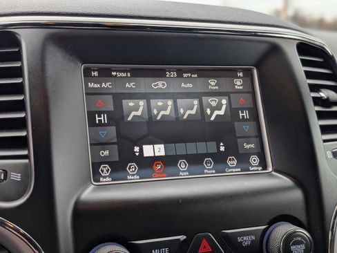 Used 2019 Jeep Grand Cherokee Laredo image 20