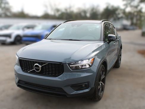 Used 2021 Volvo XC40 T5 R-Design image 16