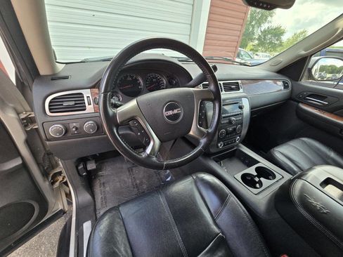 Used 2007 GMC Yukon XL SLT w/ SLT Preferred Equipment Group image 12