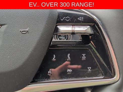 Used 2024 Cadillac Lyriq Luxury AWD/4WD image 13