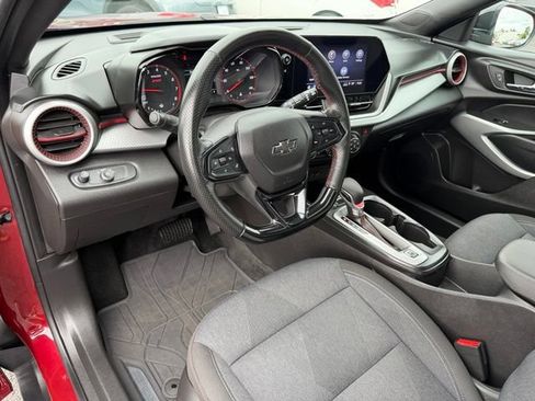 Used 2025 Chevrolet Trax RS w/ Sunroof Package FWD image 18