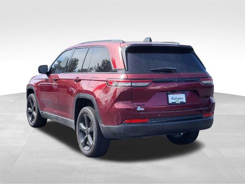 Used 2023 Jeep Grand Cherokee Limited w/ Black Appearance Package AWD/4WD image 8
