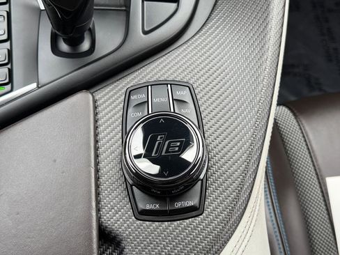 Used 2019 BMW i8 Coupe image 18