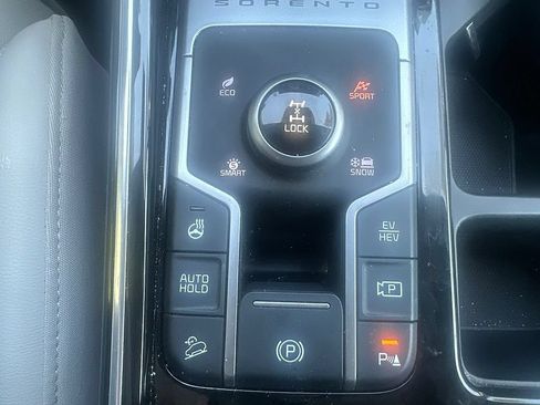 Used 2025 Kia Sorento SX Prestige AWD/4WD image 24