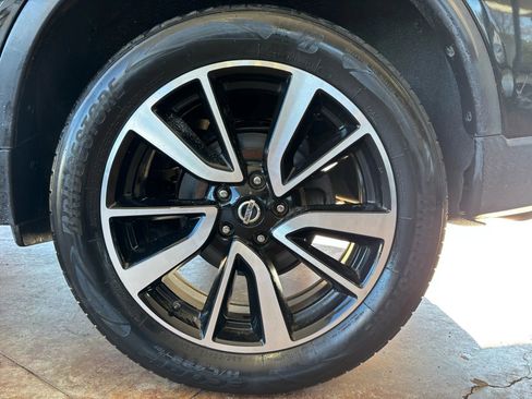 Used 2019 Nissan Rogue SL image 25