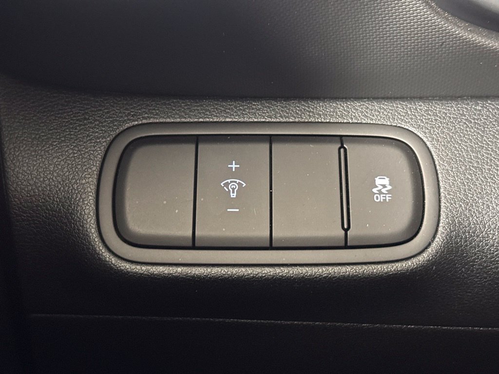 Used 2024 Hyundai Venue SEL FWD image 28