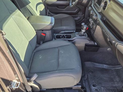 Used 2019 Jeep Wrangler Unlimited Sport S image 32