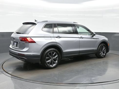 Used 2022 Volkswagen Tiguan SE AWD/4WD image 6
