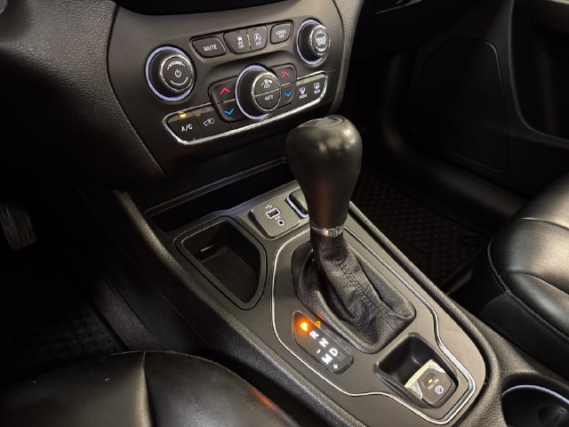 Used 2019 Jeep Cherokee Latitude Plus w/ Comfort/Convenience Group FWD image 16