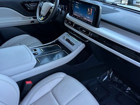 Used 2025 Lincoln Aviator Reserve w/ Illumination Package image 16
