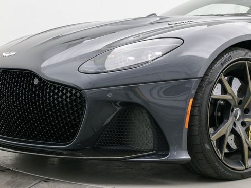 Used 2019 Aston Martin DBS Superleggera RWD image 8