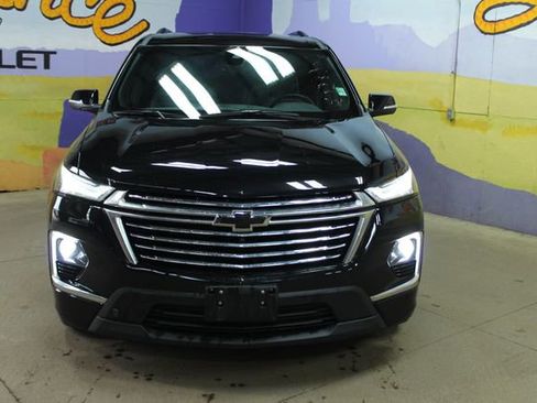 Used 2023 Chevrolet Traverse Premier image 3