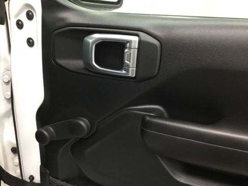 Used 2021 Jeep Gladiator Sport image 22