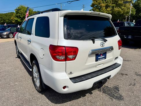 Used 2017 Toyota Sequoia Platinum AWD/4WD image 3