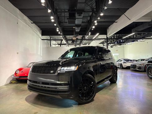 Used 2024 Land Rover Range Rover SE AWD/4WD image 2