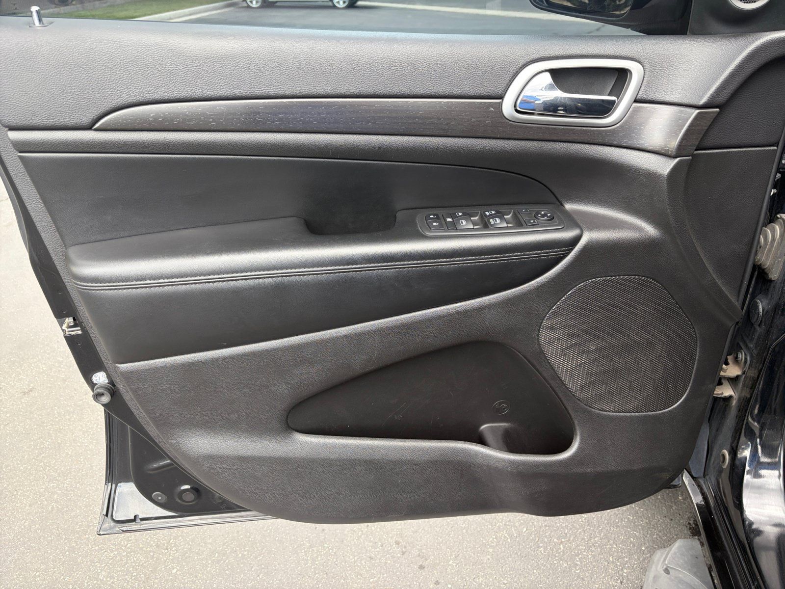 Used 2018 Jeep Grand Cherokee Altitude RWD image 9