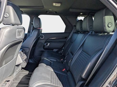 Used 2022 Land Rover Discovery S R-Dynamic image 12