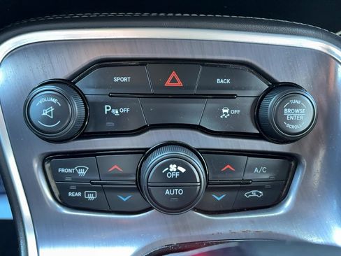 Used 2015 Dodge Challenger SXT w/ Driver Convenience Group image 21