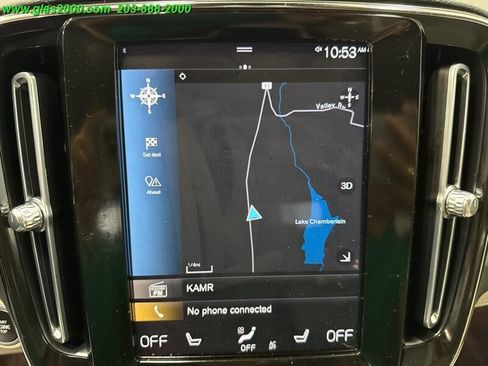 Used 2022 Volvo XC40 T5 Momentum image 11